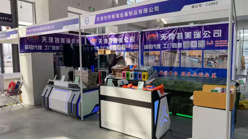 Konsol pemantauan cerdas menampilkan kemampuan inovasi teknologi.