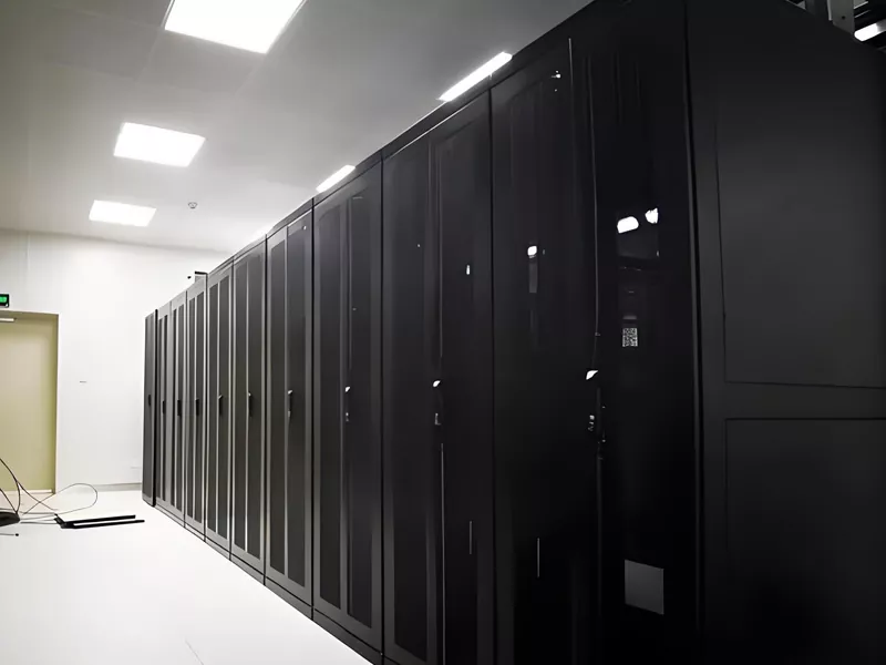 Kabinet Lorong Dingin Pusat Data